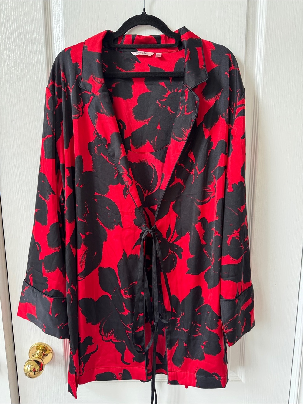 La Vie En Rose Red and Black Floral Satin Tie-Front Robe